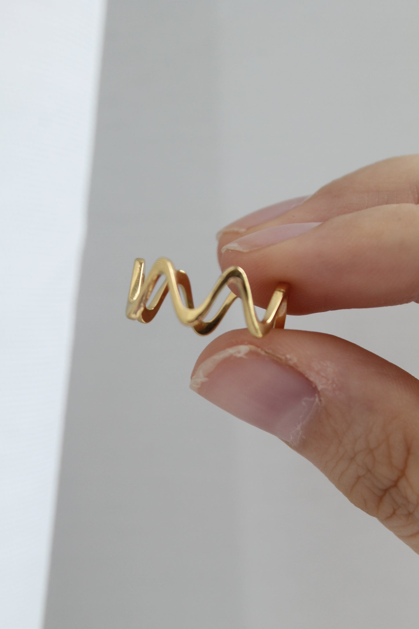 Wavy gold (ring)